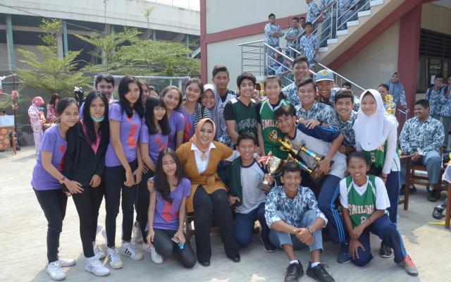 Bupati Karawang Tinjau Langsung Kegiatan Masa Pengenalan 