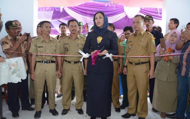 Plt. Bupati Karawang Meresmikan Gedung Kantor Desa Plt. Bupati Karawang Meresmikan Gedung Kantor Desa